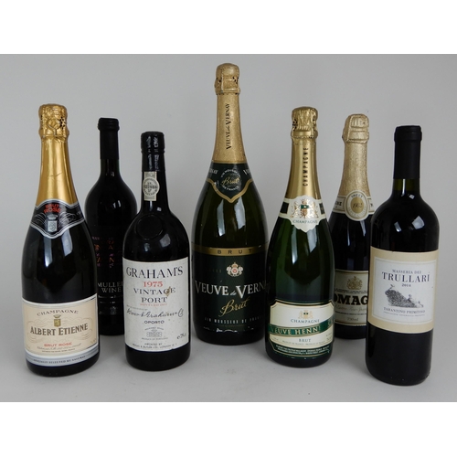 2662 - GRAHAM'S VINTAGE PORT 1975e 75 cl, Veuve Vernay Brut Cuvee Extra 1.5 l e 11% vol, Veuve Hennerick Br... 