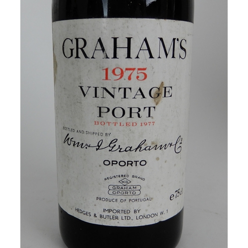 2662 - GRAHAM'S VINTAGE PORT 1975e 75 cl, Veuve Vernay Brut Cuvee Extra 1.5 l e 11% vol, Veuve Hennerick Br... 