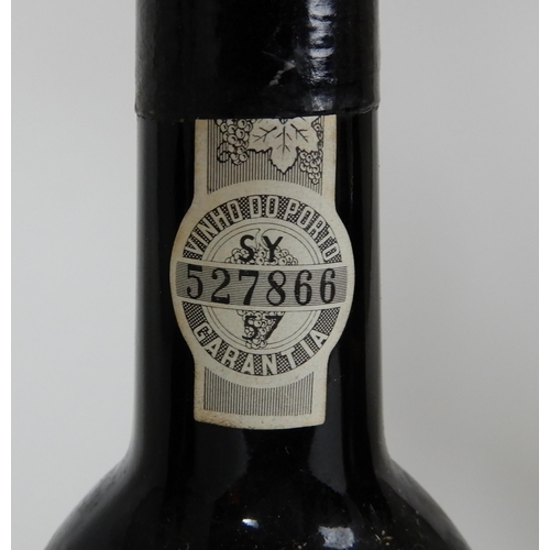 2662 - GRAHAM'S VINTAGE PORT 1975e 75 cl, Veuve Vernay Brut Cuvee Extra 1.5 l e 11% vol, Veuve Hennerick Br... 