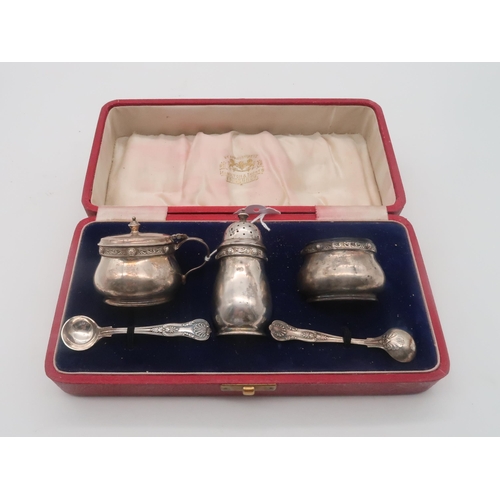 425A - Hamilton & Inches; a cased three piece silver cruet set, Edinburgh 1938, with celtic knotwork de... 