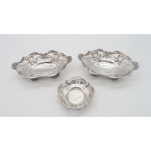 454 - A pair of Victorian silver bon bon dishes, by William Hutton & Sons, London 1894, with openwork,... 