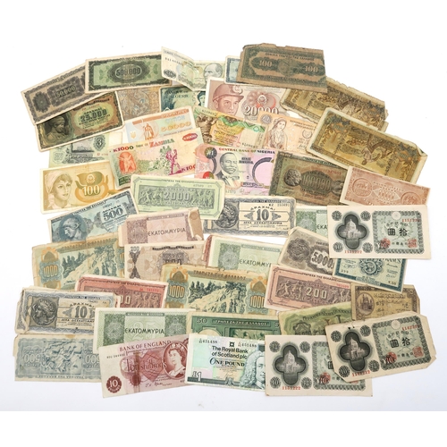 515 - BANKNOTES a collection of international banknotes 