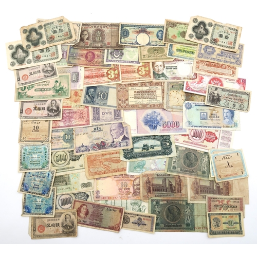 515 - BANKNOTES a collection of international banknotes 