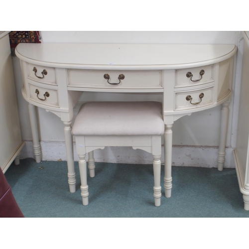 83 - A contemporary Laura Ashley Home bedroom suite comprising bow fronted dressing table, 77cm high x 12... 