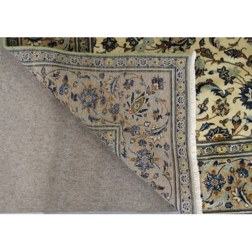 2136 - A CREAM GROUND KASHAN RUGwith all over floral ground and flower head border, 297cm long x 194cm wide... 