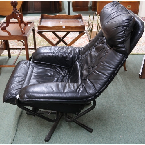 134 - A 20th century stressless style revolving recliner and footstool and a Oriental style rug (3)