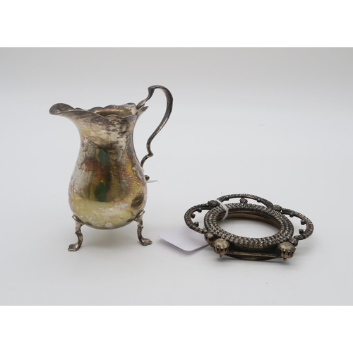 365 - An Edwardian silver cream jug, by Robert Pringle & Sons, London 1901, of baluster form, with a s... 