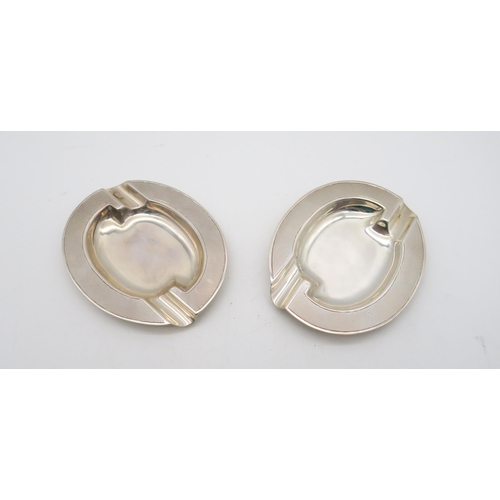 368 - A pair of Art Deco style silver ash trays, by Henry Clifford Davis, Birmingham 1959, 132gms (2)