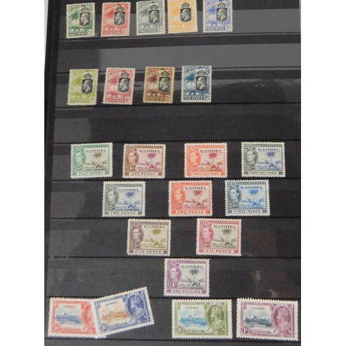 423 - WORLD WIDE STAMPS to include Great Britain Stamp Album 1d black, 1d red, 2 1/2d blue etc and facsimi... 