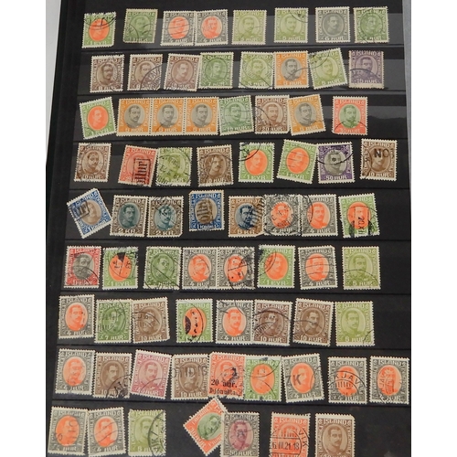 423 - WORLD WIDE STAMPS to include Great Britain Stamp Album 1d black, 1d red, 2 1/2d blue etc and facsimi... 