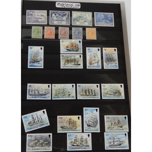 423 - WORLD WIDE STAMPS to include Great Britain Stamp Album 1d black, 1d red, 2 1/2d blue etc and facsimi... 