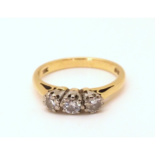 623 - An 18ct gold three stone diamond ring, set with estimated approx 0.33cts of brilliant cut diamonds, ... 