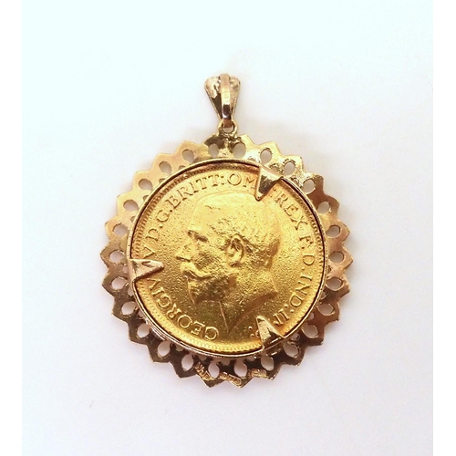 636 - a 1914 full gold sovereign in a 9ct gold pendant mount , weight together 10.7gms 