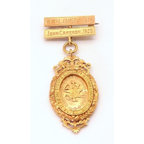 651 - An 18ct gold The Iron & Ironmongery Benevolent Association of Scotland 1900 Medallion, weight 15... 