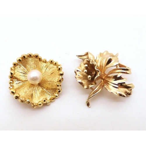 686 - An 18ct gold pearl set brooch weight 8.3gms, together with a 9ct gold Orchid brooch weight 7gms