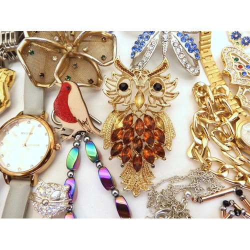 771 - brooches in the shape of a flamingo, owl, cat , further brooches and necklaces etc