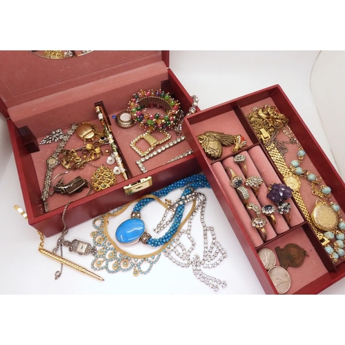 773 - A jewellery box filled with vintage costume jewellery to include a Cockatiel brooch, a Baume marcasi... 