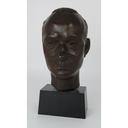 3064 - SCOTTISH SCHOOL (20thC)FACIAL PORTRAIT OF A YOUNG MANBronze, brown patina, wooden plinth 24cm overal... 