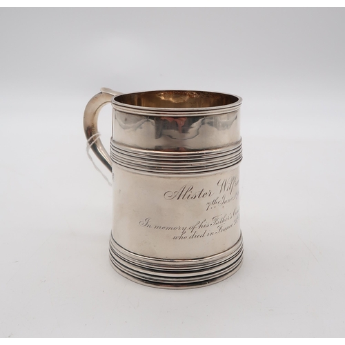 351 - An Edwardian silver tankard, London 1916, engraved with a memorial inscription, 8.5cm, 210gms