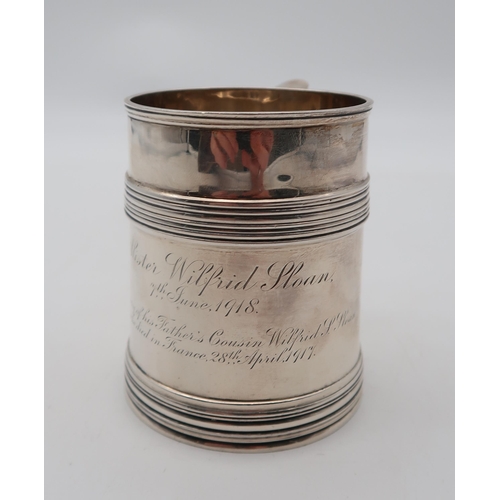351 - An Edwardian silver tankard, London 1916, engraved with a memorial inscription, 8.5cm, 210gms
