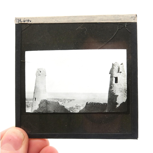 465 - A good mixed lot, to include a bone-handled sgian dubh with silver collar (Wilson & Sharp, Edinb... 