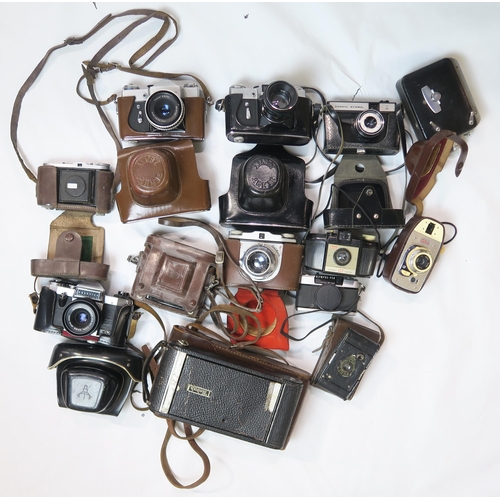 496 - A large variety of vintage cameras of mixed age, to include a Praktica model fitted with a Carl Zeis... 