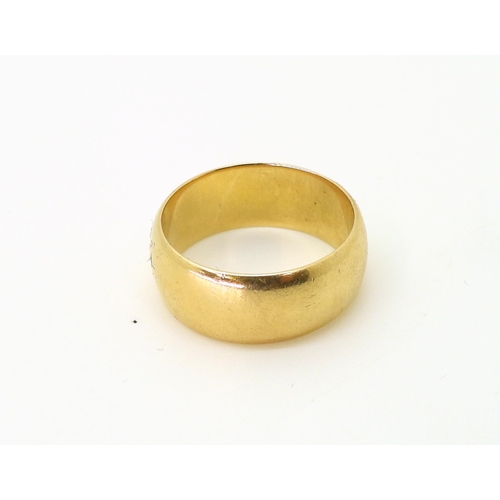 777 - An 18ct gold wedding ring, size Q1/2, weight 9.3gms