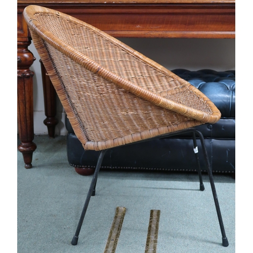 131 - A mid 20th century wicker seat 