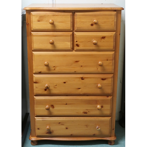 139 - A contemporary pine chest of drawers with four short over four long drawers on turned feet, 123cm hi... 