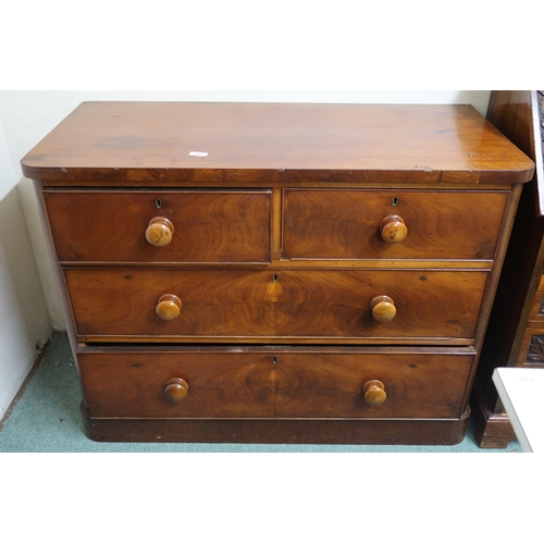 160 - A Victorian mahogany two over two chest of drawers on plinth base, 80cm high x 106cm wide x 54cm dee... 