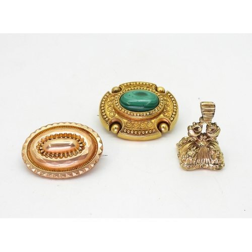 2842 - VICTORIAN JEWELSa yellow metal Etruscan revival locket back brooch, set with malachite, 4.2cm x 3.3c... 