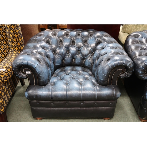 53 - A 20th century blue leather Chesterfield style three piece suite consisting three seater club settee... 