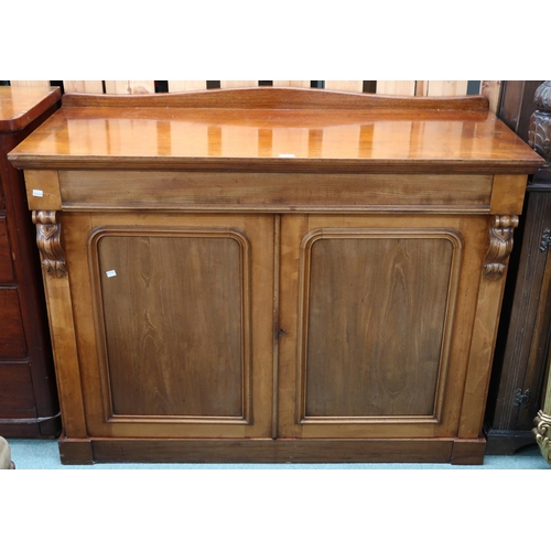 84 - A Victorian mahogany sideboard with long single drawer over pair of cabinet doors on plinth base, 10... 