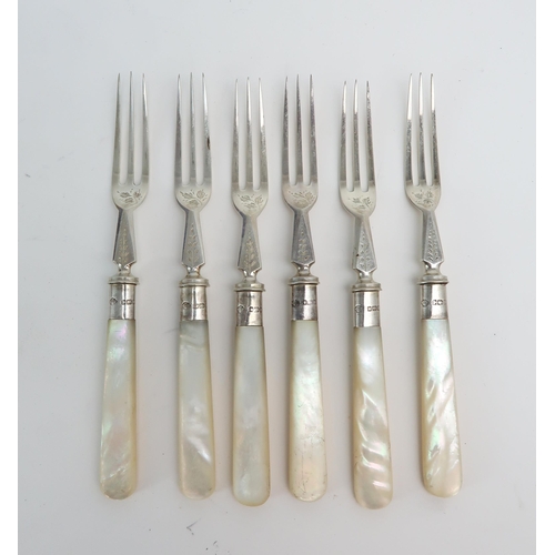 2458 - A CASED SET OF EDWARDIAN SILVER & MOTHER OF PEARL FISH KNIVES & FORKSby William Hutton &... 