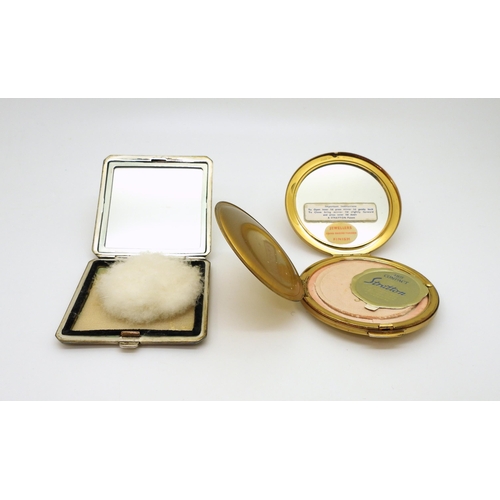 2568 - QUEEN ELIZABETH THE QUEEN MOTHER: A SILVER PRESENTATION POWDER COMPACT Hallmarked for Padgett & ... 