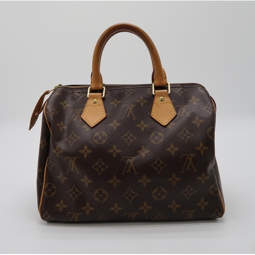 2581 - A LOUIS VUITTON M41528 BROWN MONOGRAM SPEEDY 25includes a dust bag, length 30cm x height 20cm x widt... 