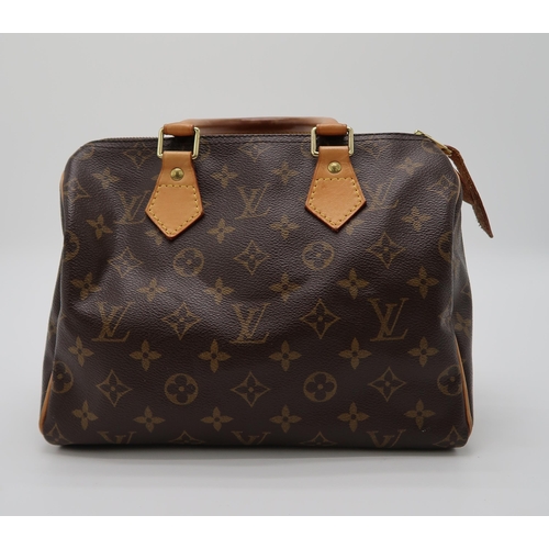 2581 - A LOUIS VUITTON M41528 BROWN MONOGRAM SPEEDY 25includes a dust bag, length 30cm x height 20cm x widt... 