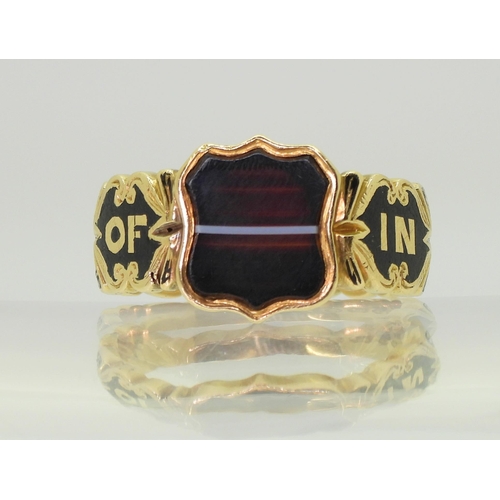 2704 - AN AGATE MOURNING RINGwith shield shaped black & white banded agate, the heavy weight shank with... 