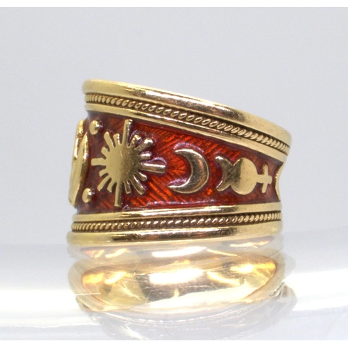 2708 - AN ELIZABETH GAGE RINGthe 18ct gold wide band ring, 'Virgo' from the Zodiac range, is enamelled in r... 