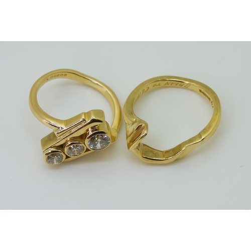 2725 - AN 18CT RETRO DIAMOND RING SETdesigned and made by The Ringmaker Edinburgh, circa 1997, the sculptur... 