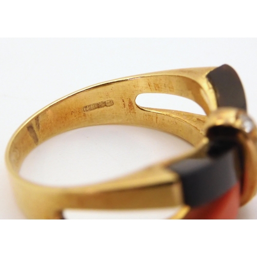 2740 - A CORAL ONYX & DIAMOND DRESS RINGwith London 1975 18ct gold hallmarks, finger size O, weight 5gm... 