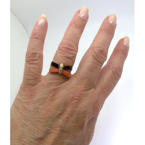 2740 - A CORAL ONYX & DIAMOND DRESS RINGwith London 1975 18ct gold hallmarks, finger size O, weight 5gm... 