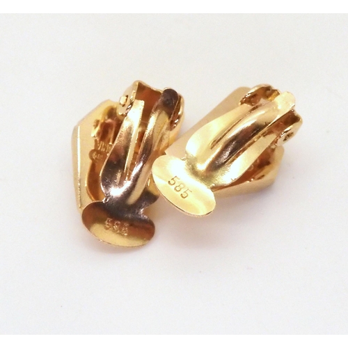 2745 - 14K GOLD LAPPONIA SUITEcomprising of clip-on earrings, of abstract form, length 1.5cm, circa 1989. W... 