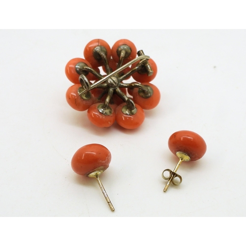 2837 - A COLLECTION OF CORAL JEWELSto include a string of faceted coral beads, the largest 14.5mm x 12.1mm,... 