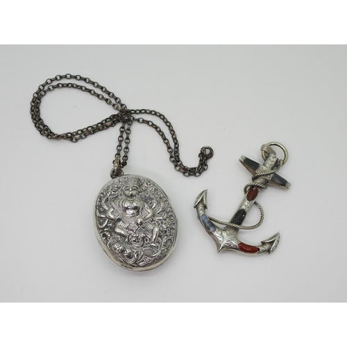 2855 - TWO VINTAGE ITEMSto include a Scottish agate inlaid Anchor pendant with engraved ground, dimensions ... 