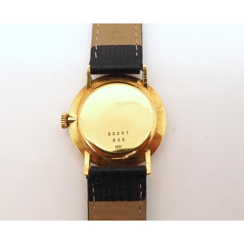 2908 - A FAVRE LEUBA GENTS WATCHthe case in 18k, with silvered dial, gold coloured baton numerals and hands... 