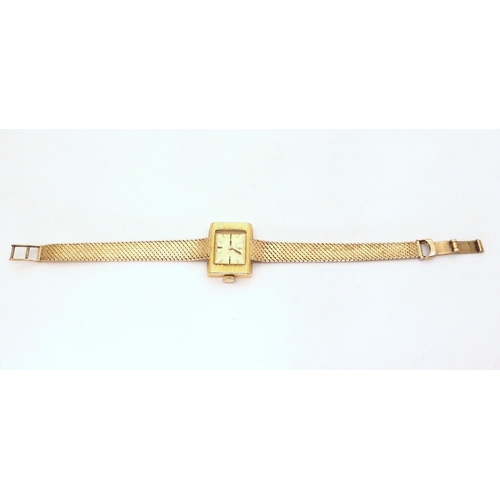 2913 - AN 18CT GOLD CORUM WATCH HEADthe gold coloured textured dial with Corum logo, black baton numerals &... 