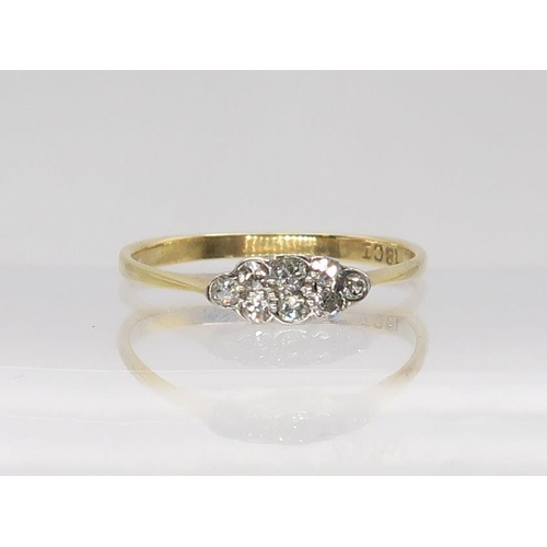 728 - A vintage 18ct gold diamond cluster ring set with estimated approx 0.20cts of eight cut diamonds, fi... 