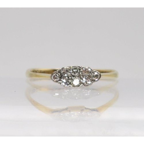 728 - A vintage 18ct gold diamond cluster ring set with estimated approx 0.20cts of eight cut diamonds, fi... 