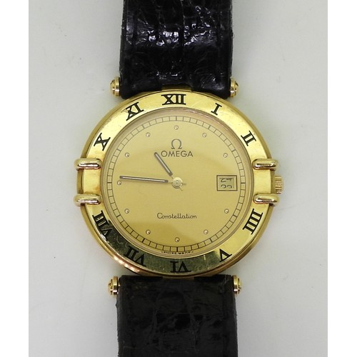 2909 - AN 18CT GOLD OMEGA CONSTELLATIONthe gold coloured dial with date aperture and roman numerals to the ... 